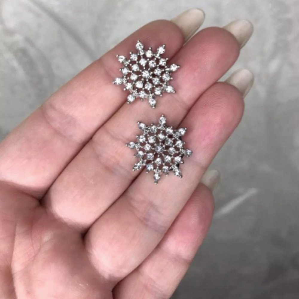 Lightweight Snowflake Earrings
